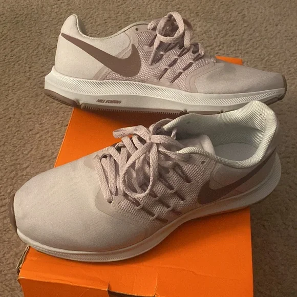 Women’s Nike Running Shoes - Size 7 - Picture 1 of 7